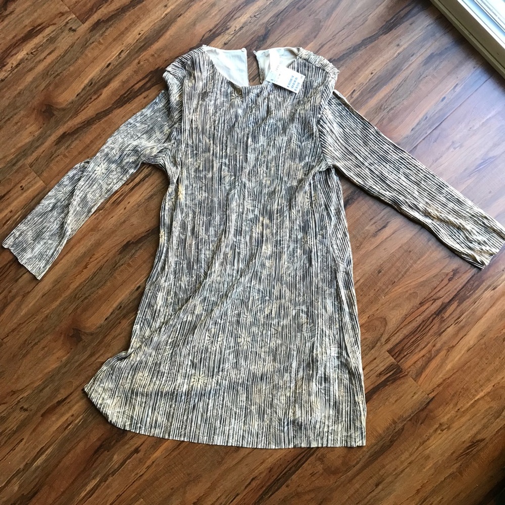 Dress medium in size - Picture 2 of 5